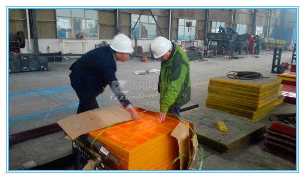 11月13日上午客戶來隆中參觀洗砂回收一體機(jī)設(shè)備